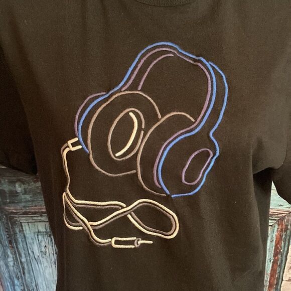 French Connection embroidered headphones black T-shirt, size large, guc - Picture 2 of 9